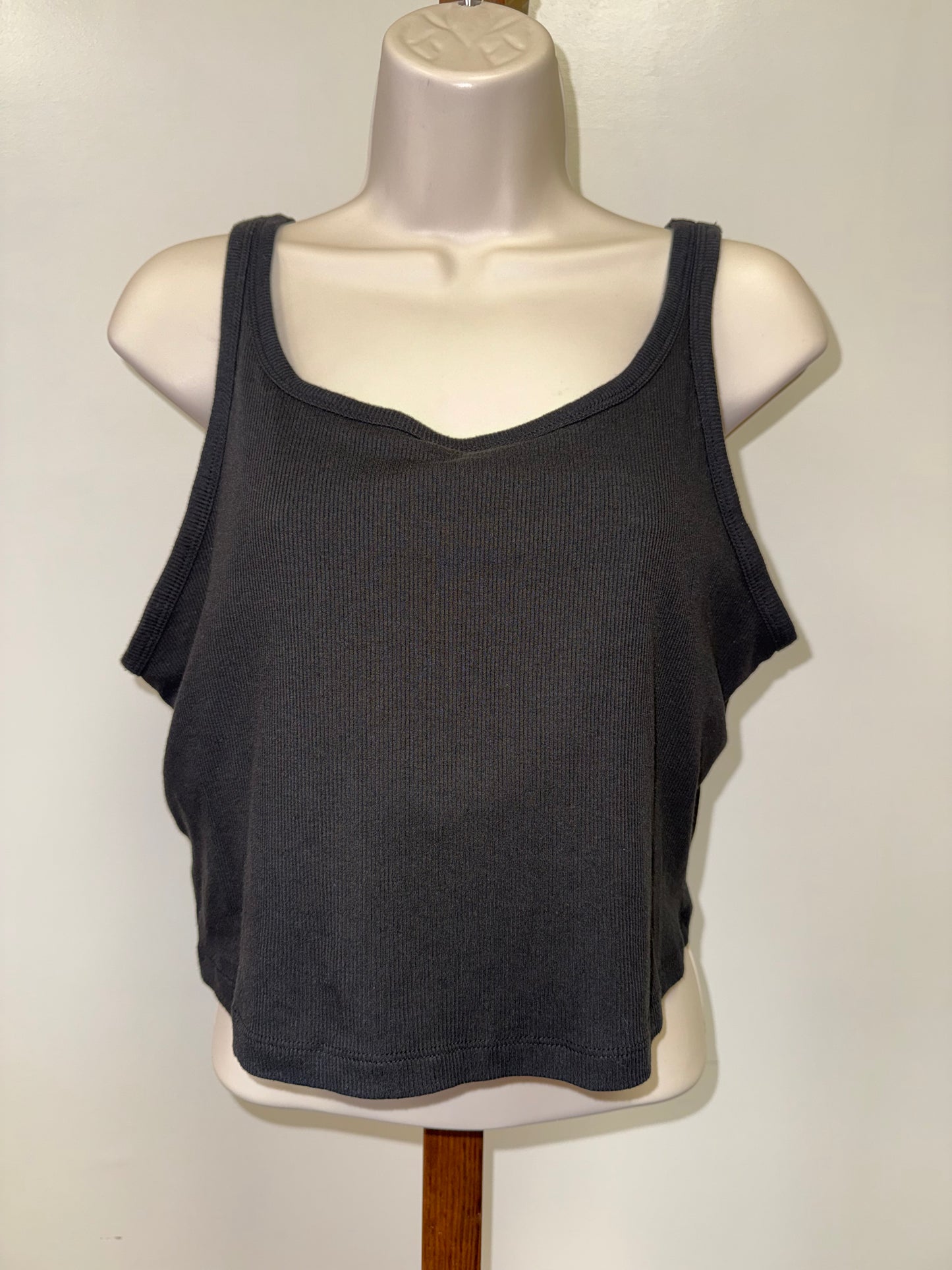 PINK Victoria's Secret (XXL) Black Ribbed Cropped Tank Top