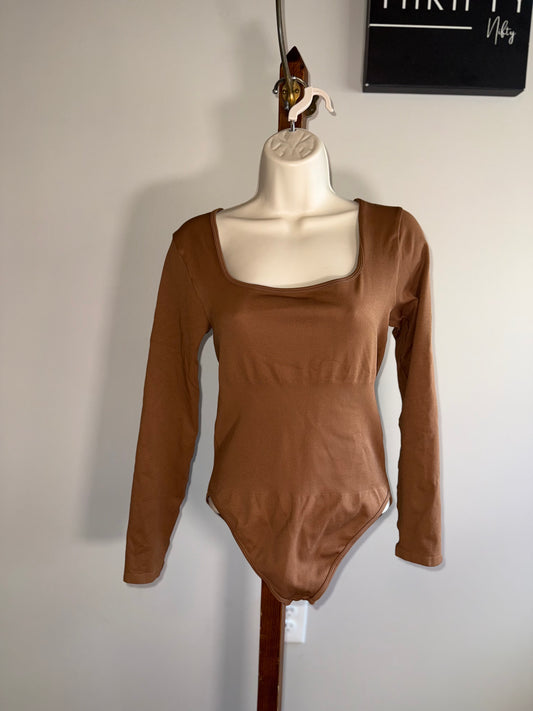 OQQ (Large) Brown Long Sleeve Bodysuit with Square Neck