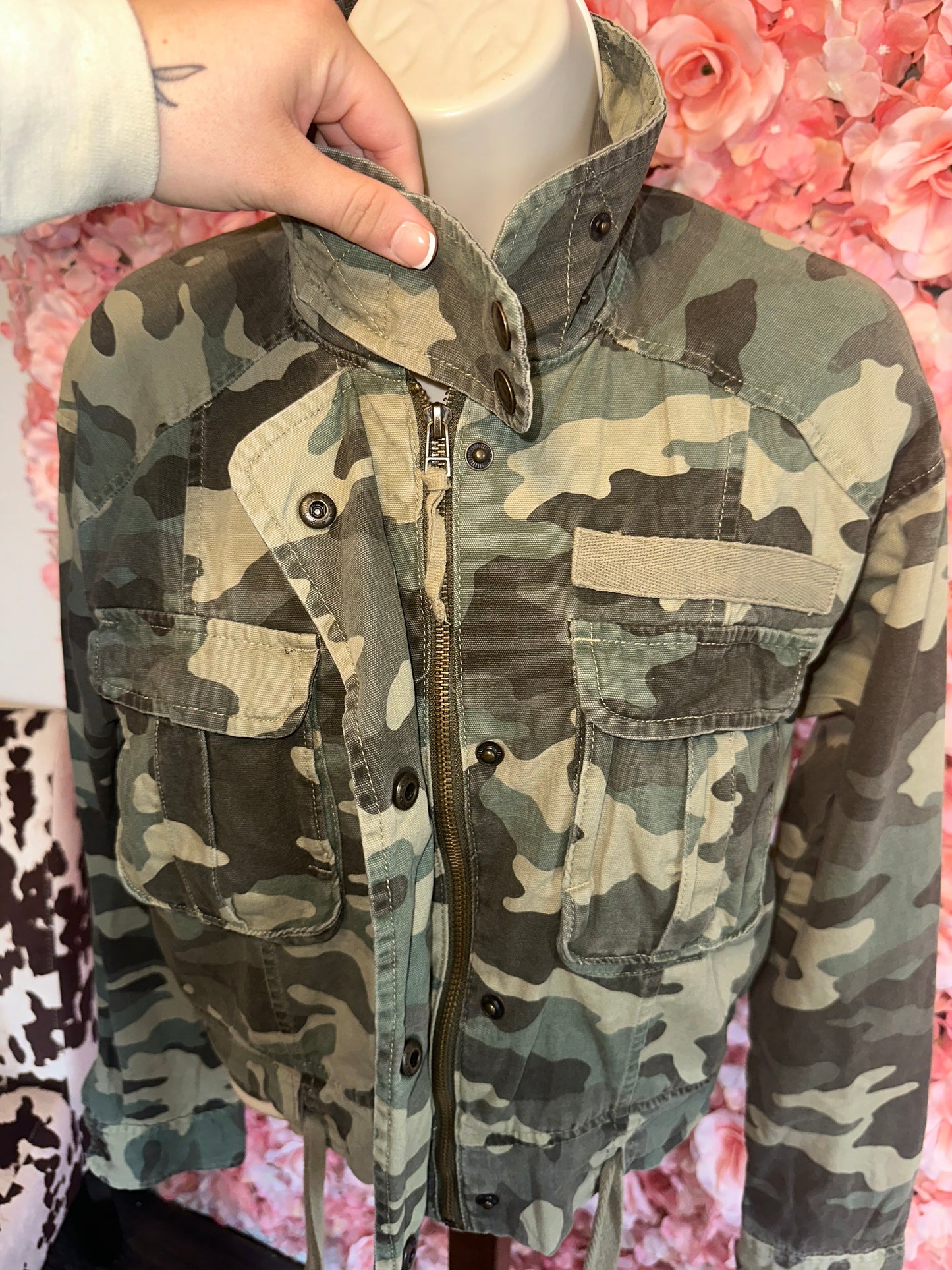 Aeropostale (XS) Green Camo Cropped Button//Zip Up Jacket