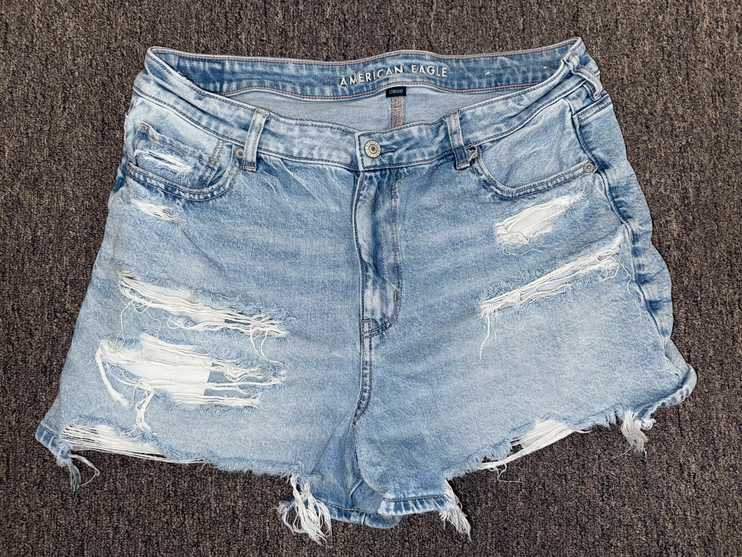 American Eagle (16) Distressed Denim Mom Jean Shorts