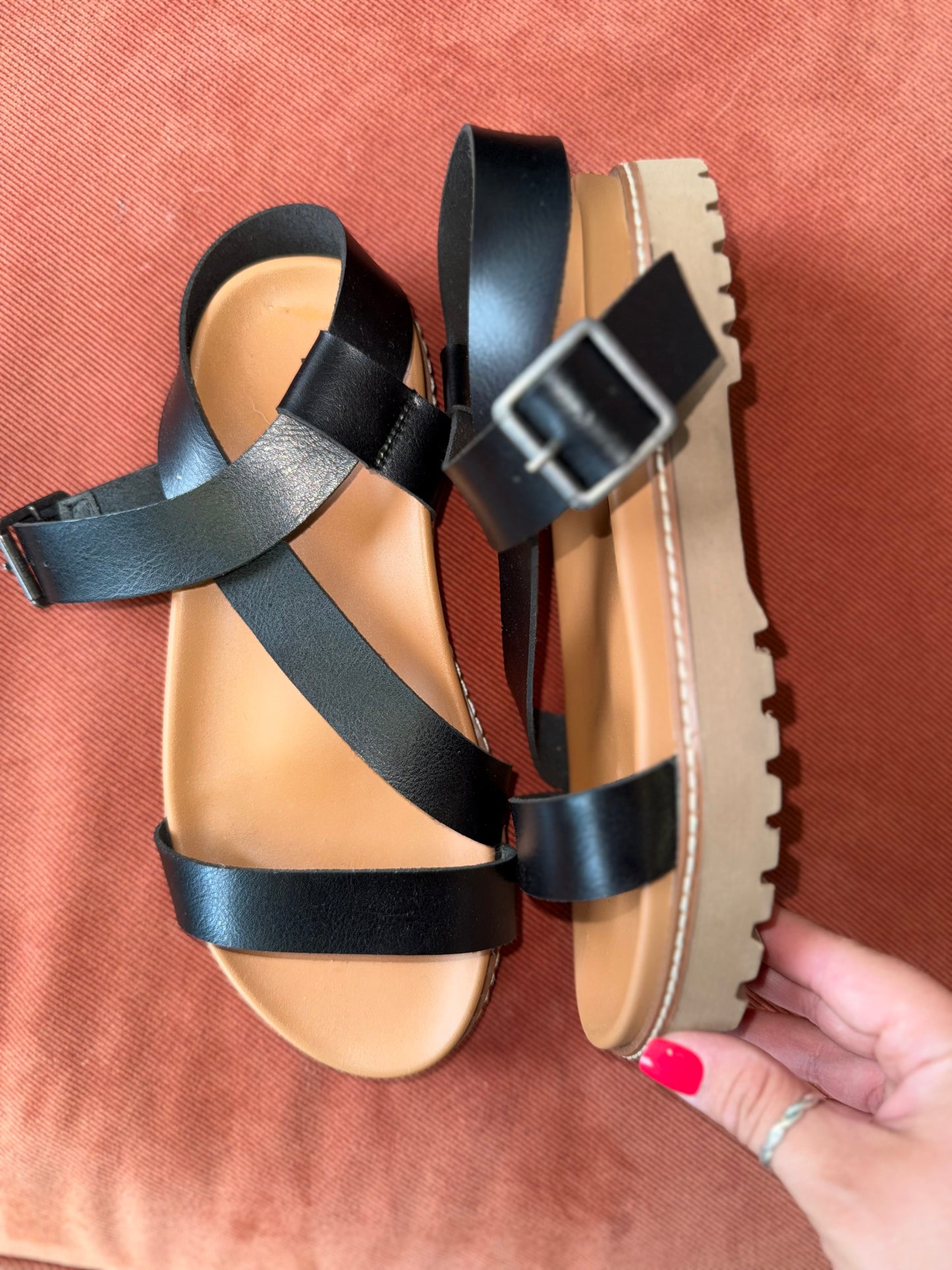 Torrid (8W) Black/Brown Strappy Sandals