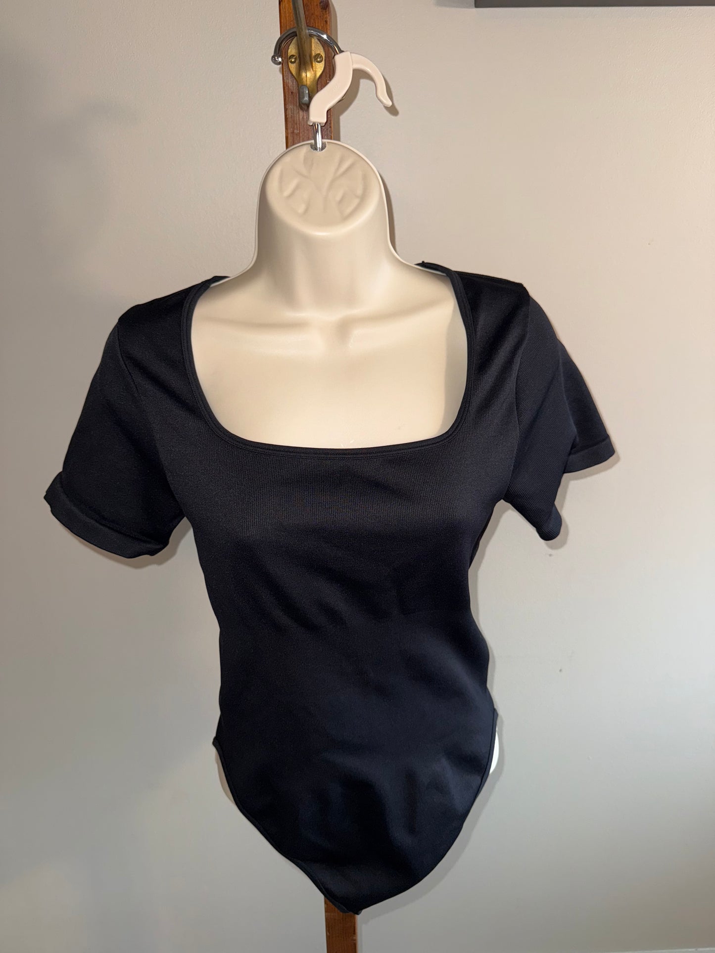 OQQ (XL) Black Short Sleeve Form Fitting Bodysuit