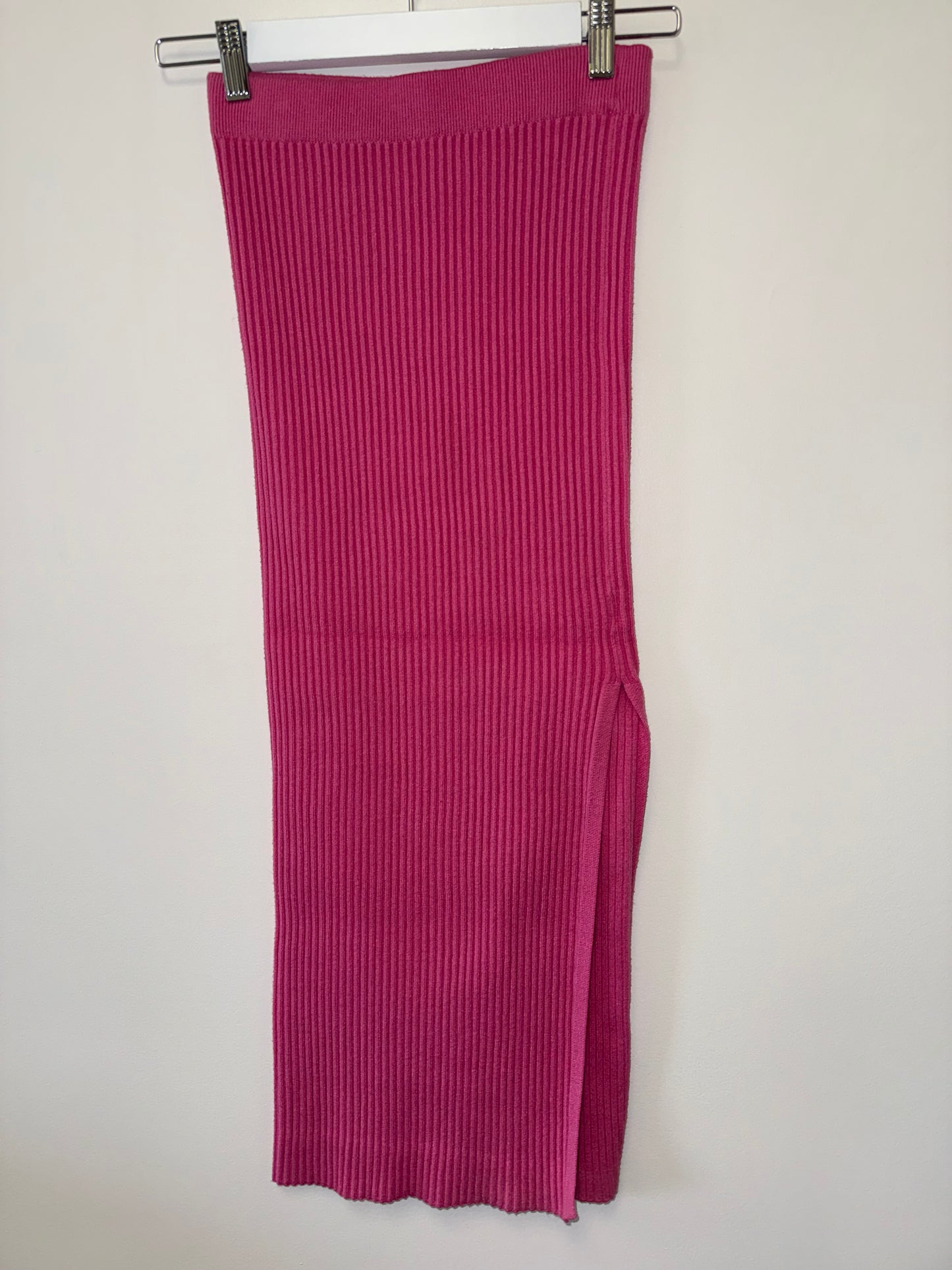 Princess Polly (XS/S) Hot Pink Ribbed Maxi Skirt with Slit