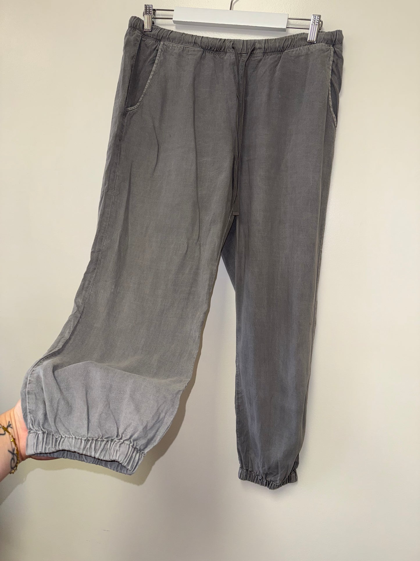 Cloth stone