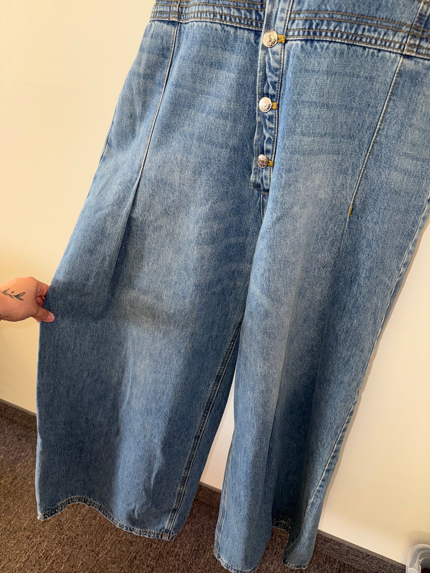 Bluivy (Large) Blue Jean Sleeveless Buttoned Wide Leg Denim Jumpsuit