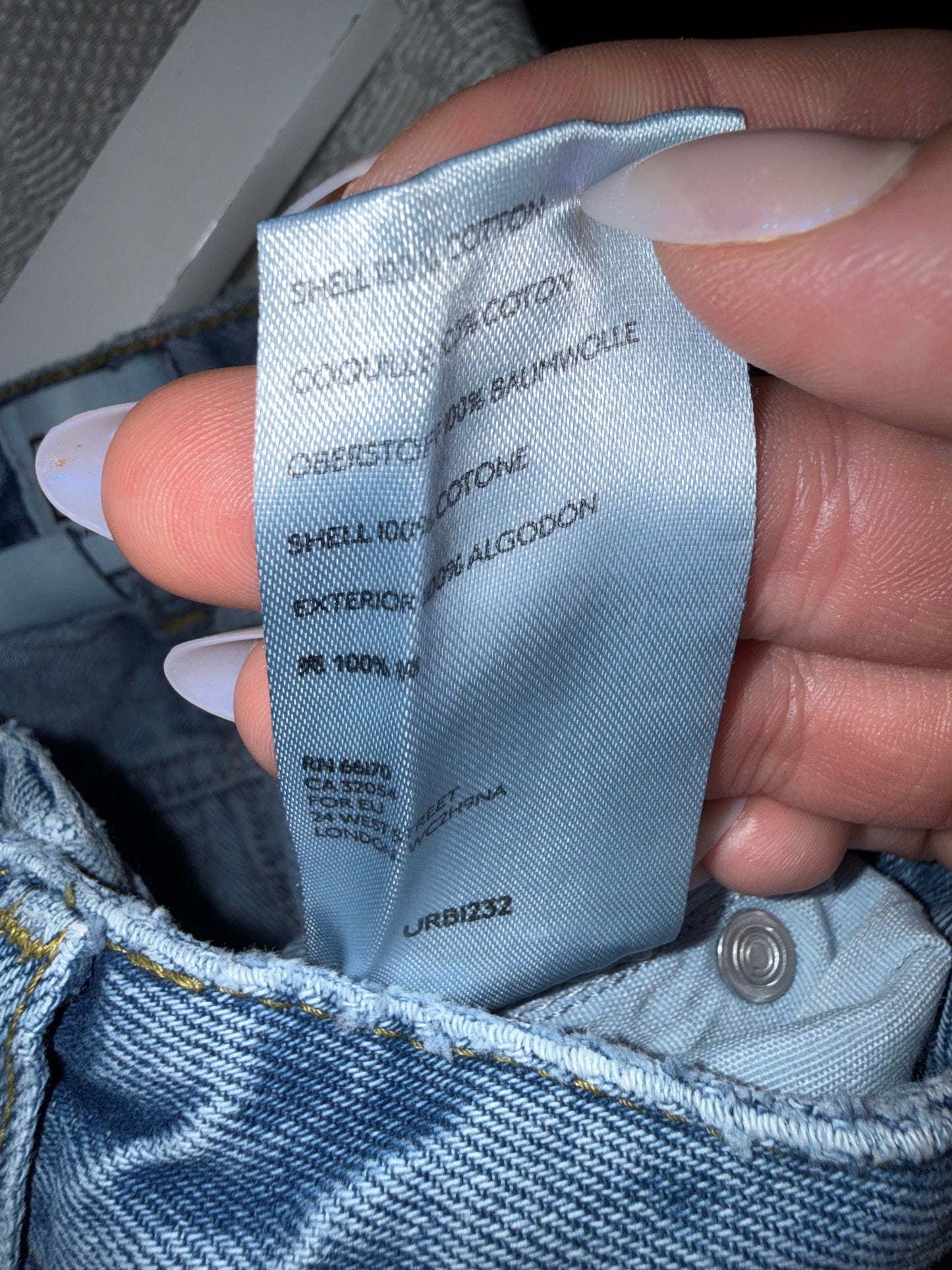 BDG (26) Denim High Rise Mom Jeans