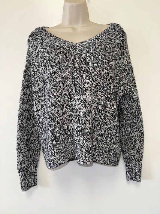 PINK Victoria's Secret (Medium) Black and White Chunky Knit V-Neck Sweater