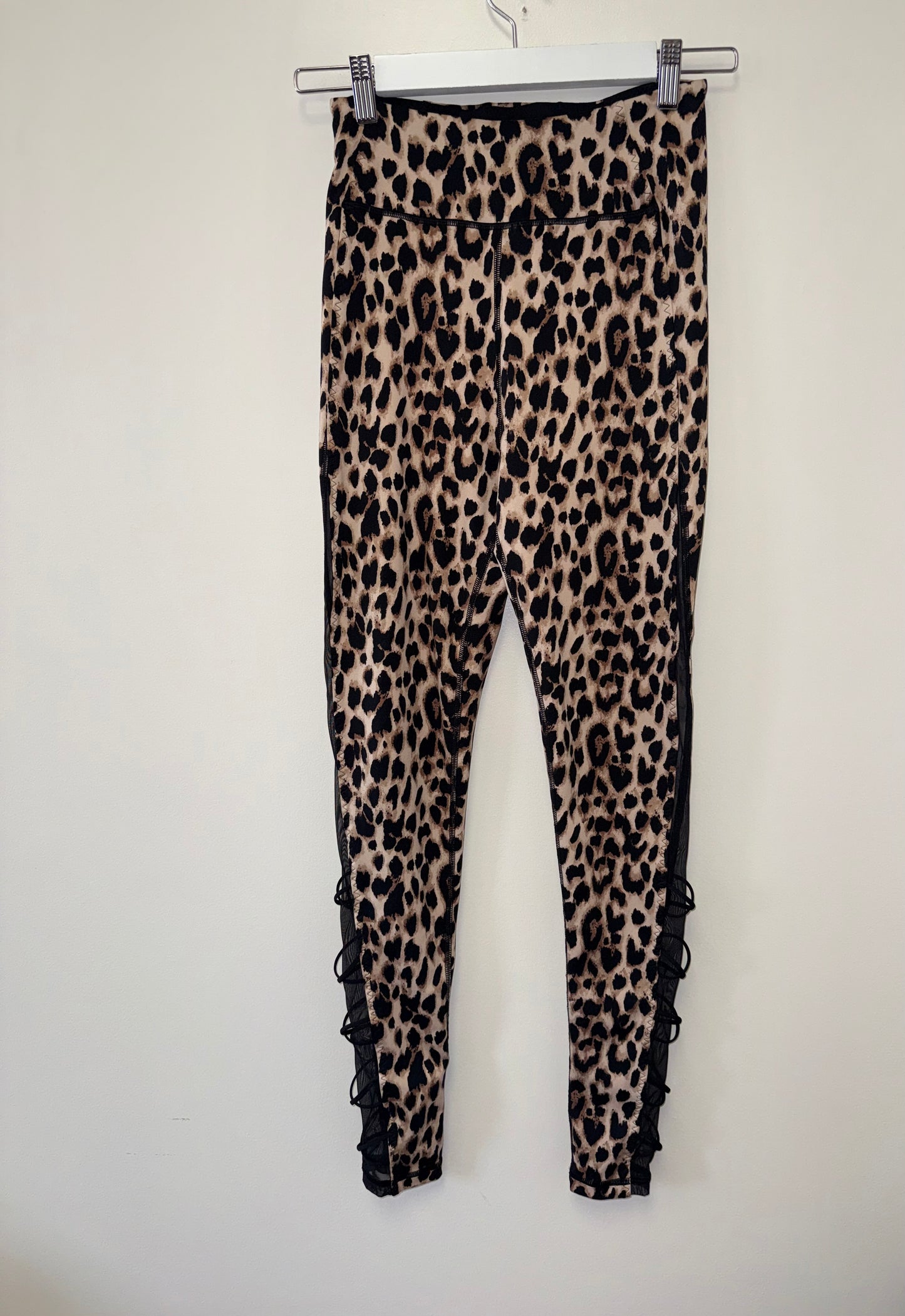 Victoria's Secret (6) Neutral Cheetah Print Leggings W/ Mesh Slit Detailing Legs