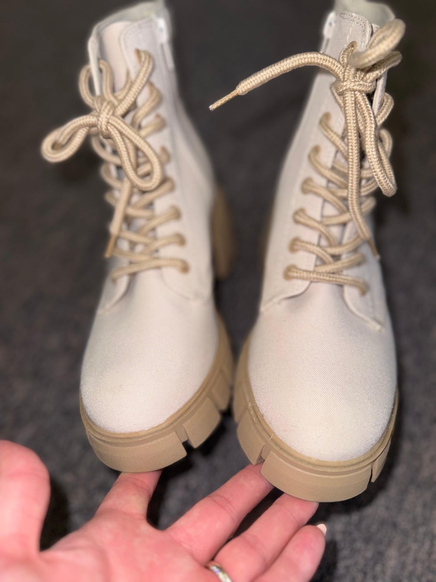 Universal Thread (6 1/2) Cream Laced Up Boots