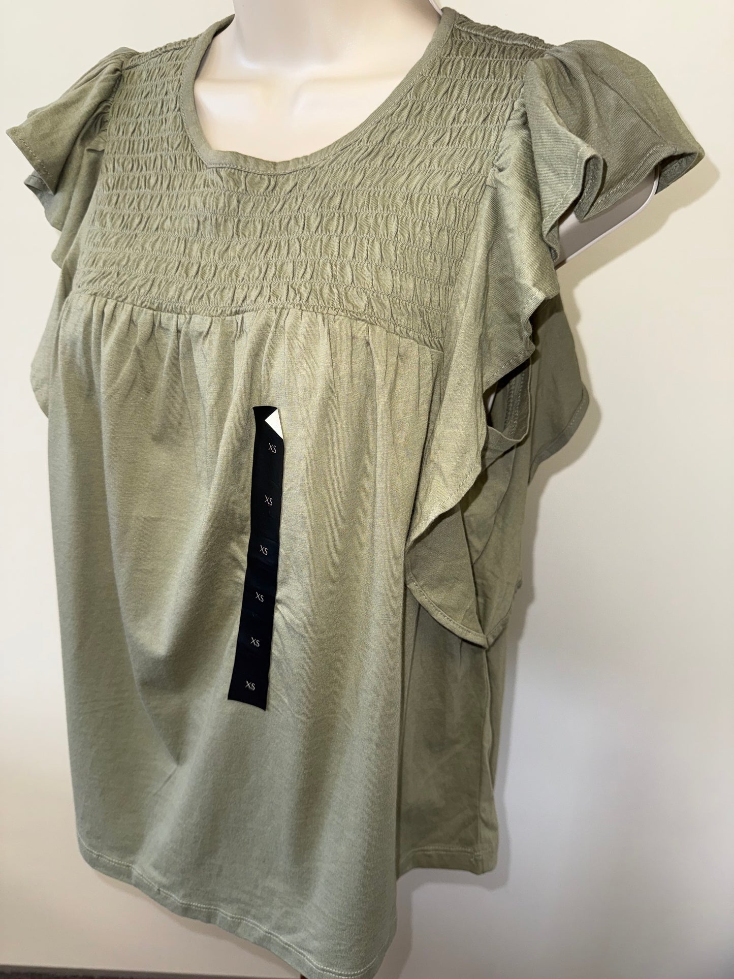 NWT Banana Republic (XS) Brand New Green Blouse with Ruffled Sleeves