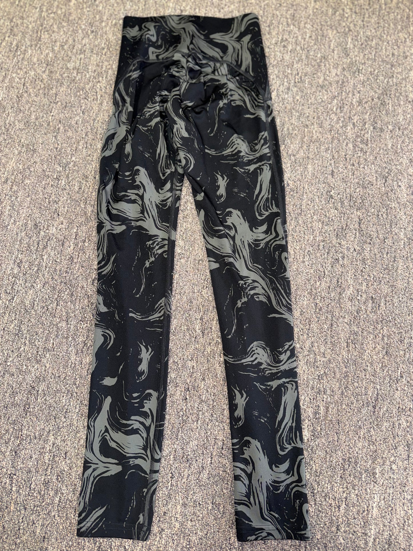 Gymshark (XS) Black & White Swirl Pattern Leggings