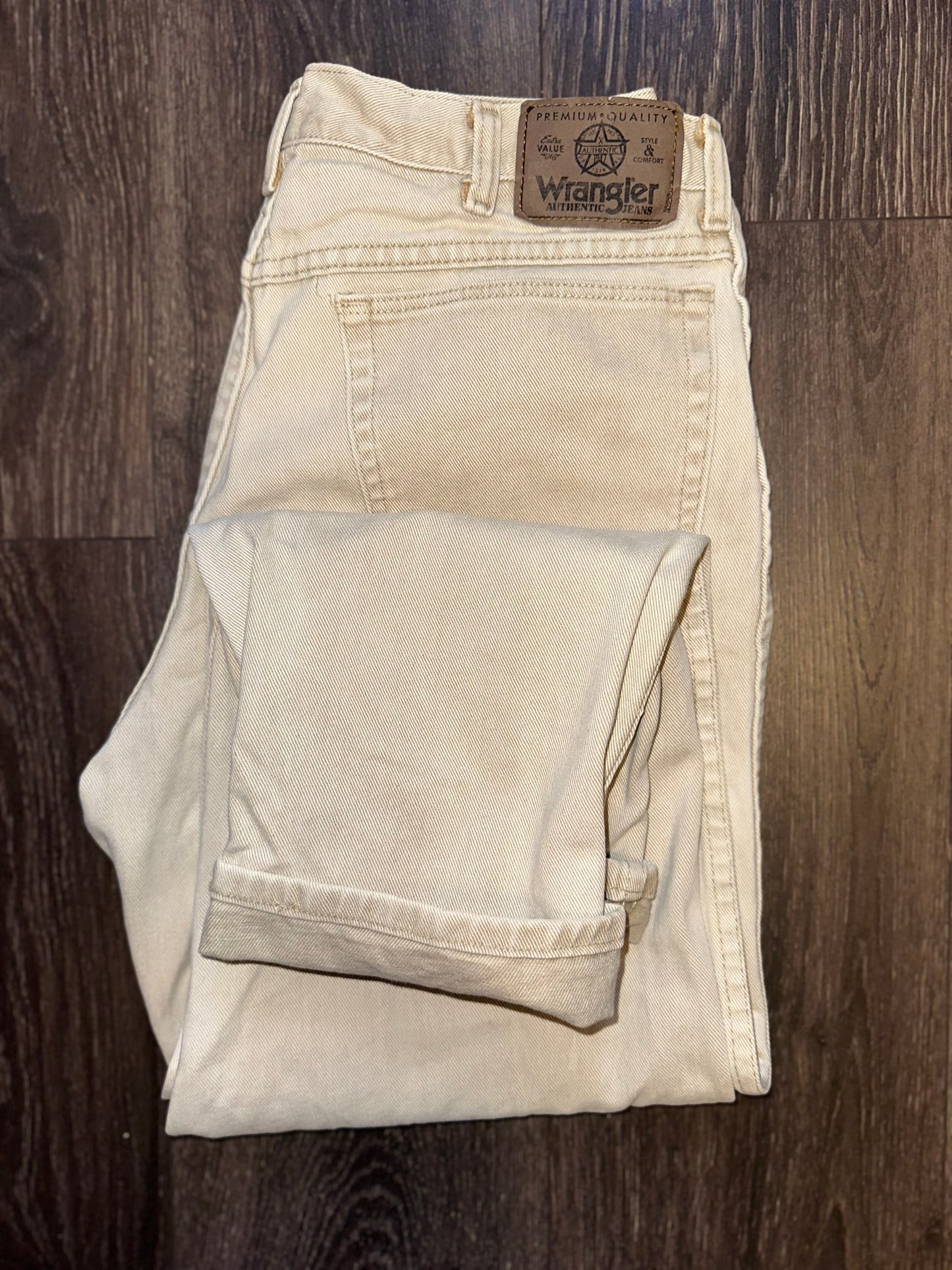 Wrangler (34x30) Creme Neutral Denim Jeans