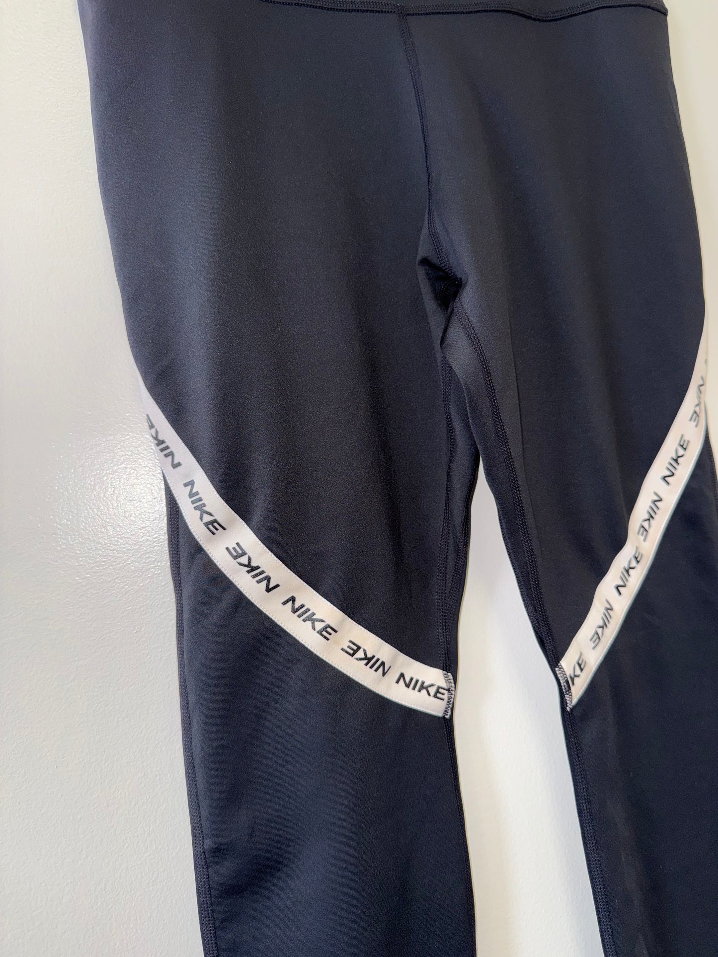 Nike (Large) Black and White Logo Pattern Dri Fit Leggings
