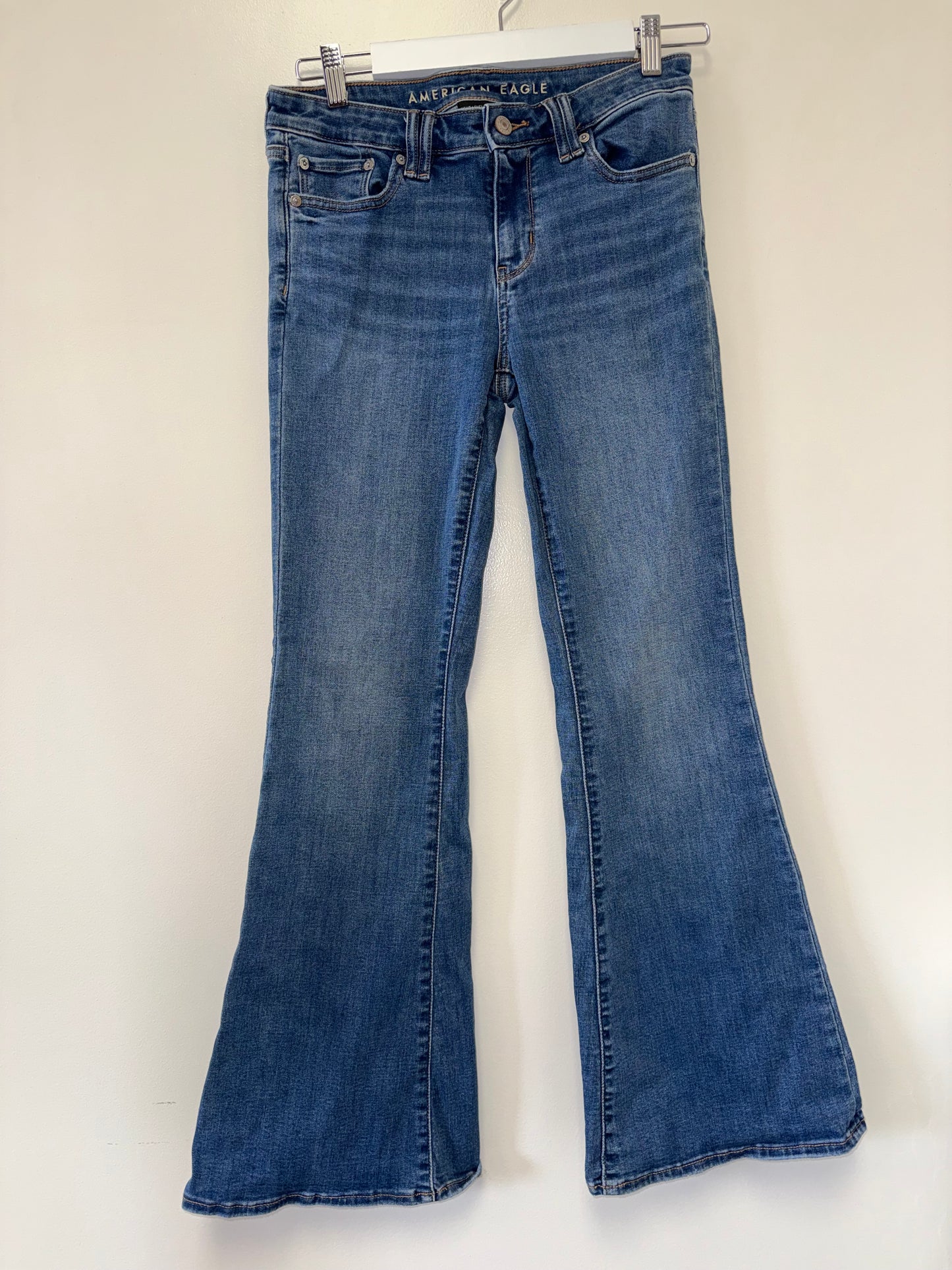 American Eagle (4) Low Rise Flare Denim Jeans with Next Level Stretch