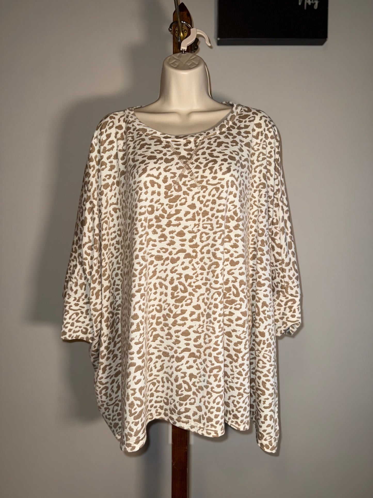 La Miel (Medium) Neutral Oversized Cheetah Print 3/4 Sleeve Blouse