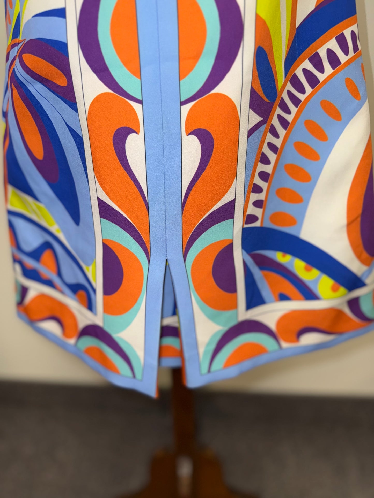 NWT Zara (XS) Brand New Colorful Pattern V-Neck Dress