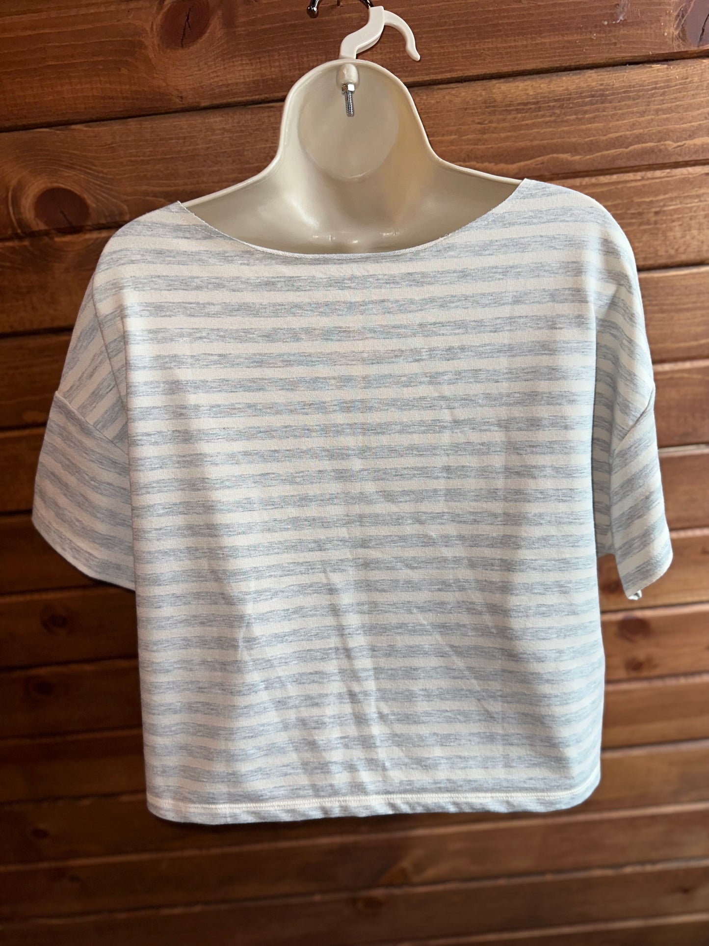 Mae (Large) Grey // White Striped Short Sleeve Crop Top