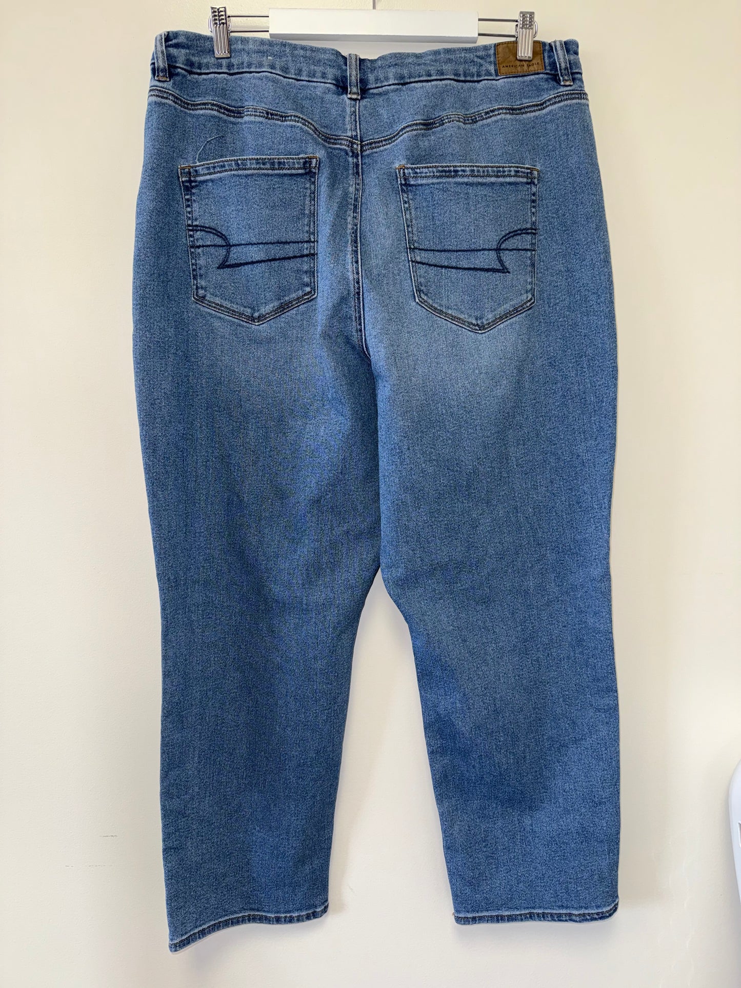 American Eagle (20) Denim Mom Jeans with Curve & Stretch