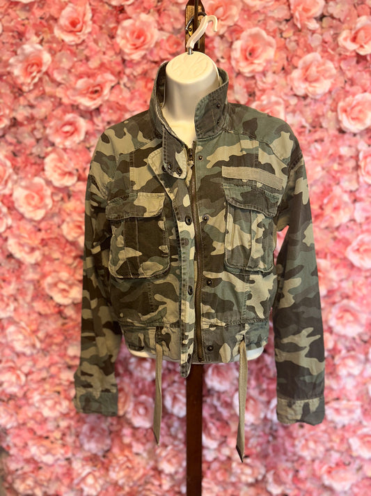 Aeropostale (XS) Green Camo Cropped Button//Zip Up Jacket