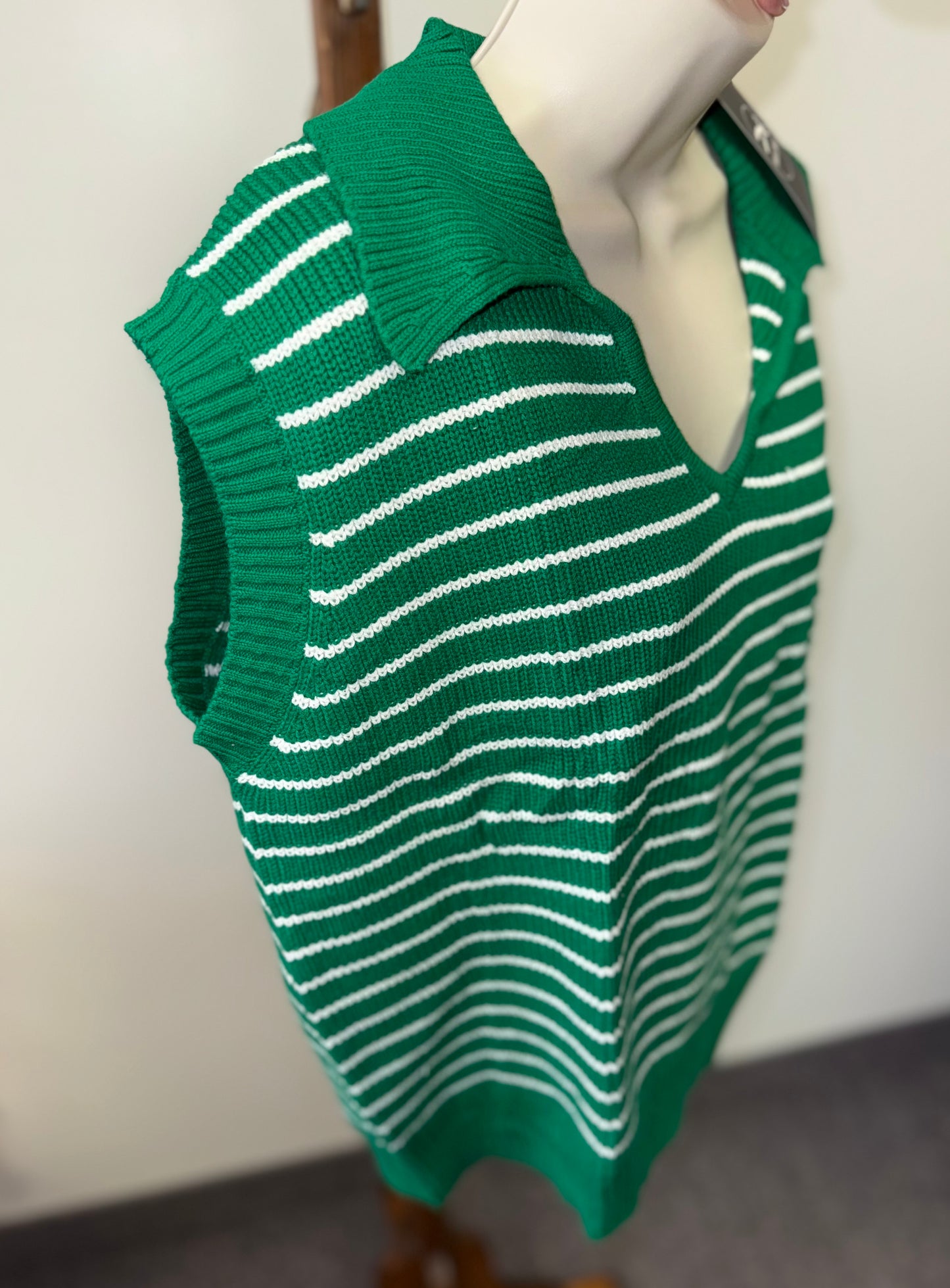NWT Iwollence (Large) Brand New Green & White Striped Knit Sleeveless Sweater