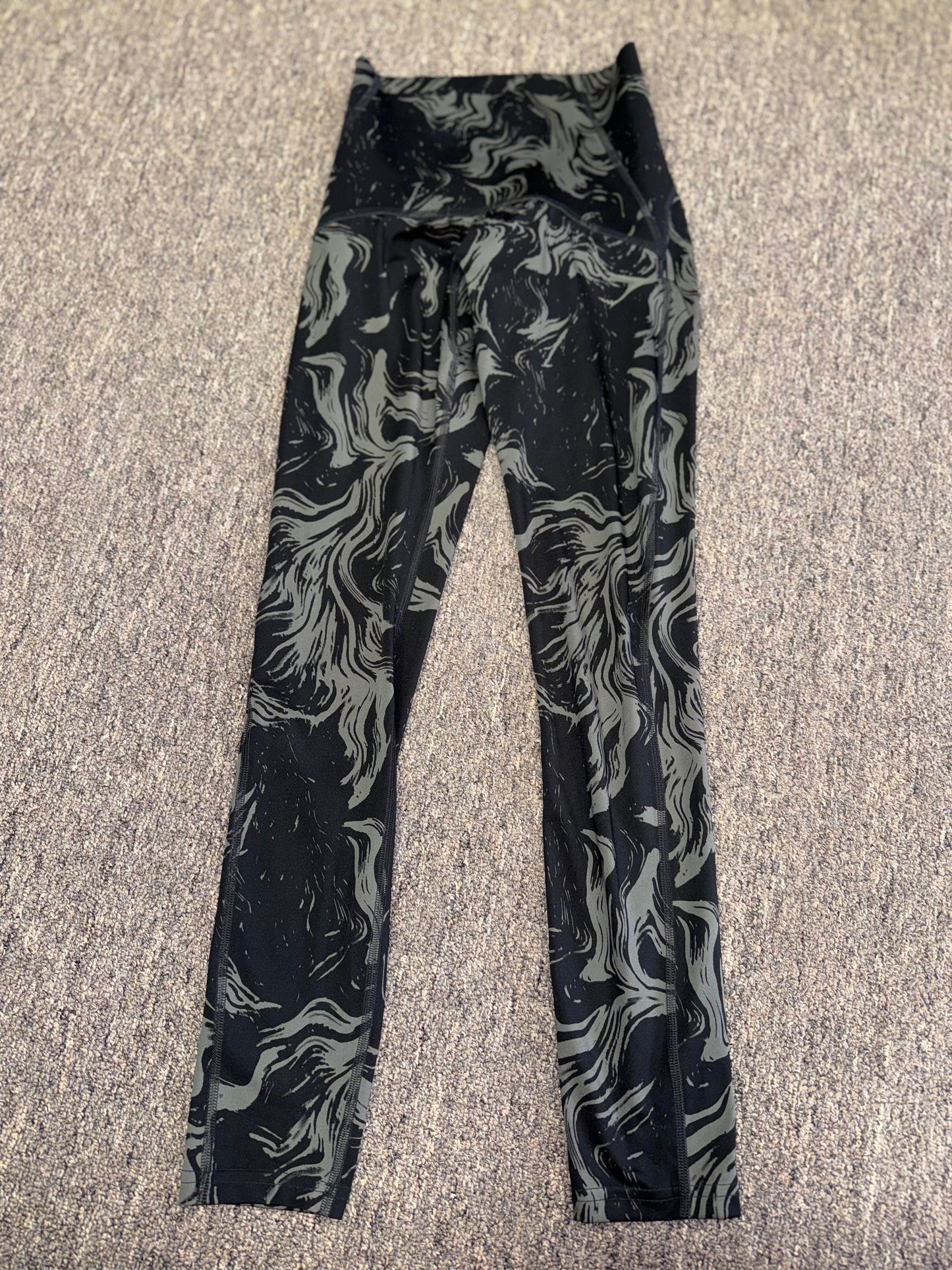 Gymshark (XS) Black & White Swirl Pattern Leggings
