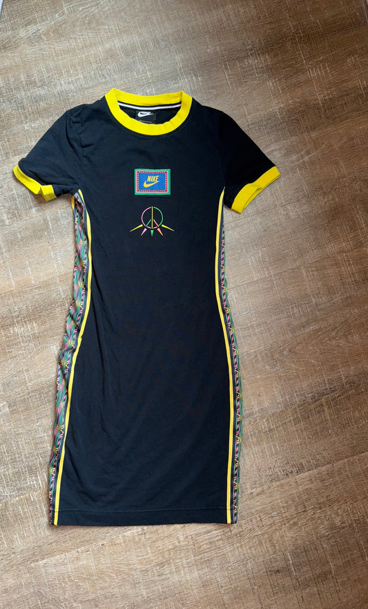 Nike (XS) Black Short Sleeve Midi Essential Dress with Colorful Sides