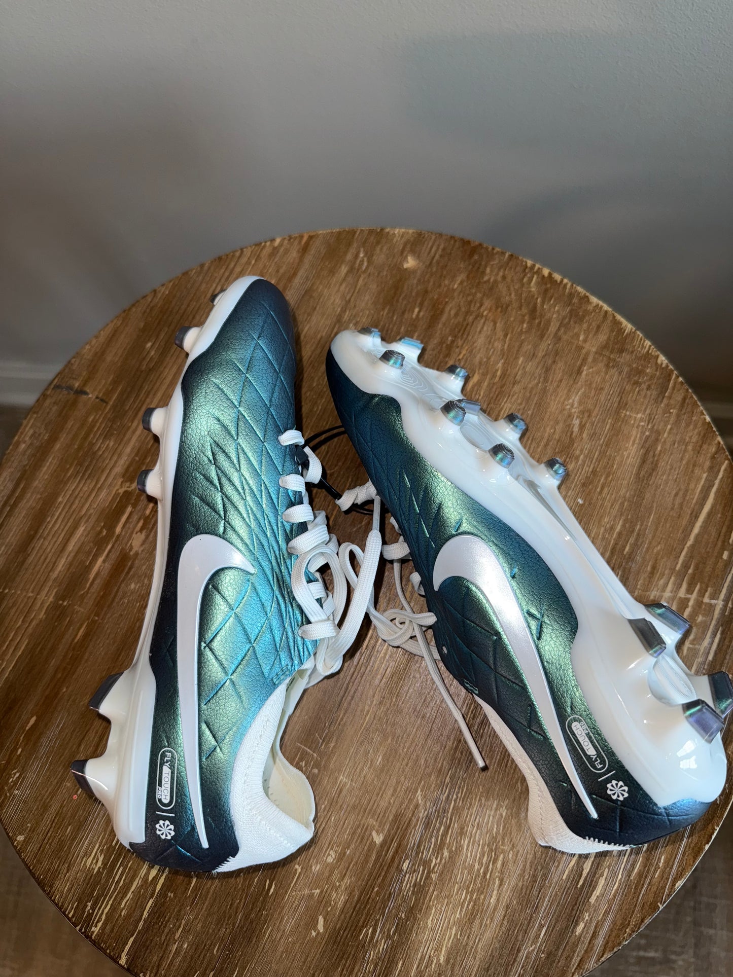 Nike (4 1/2) Brand New Tiempo Emerald Legend 10 Pro FG Low Top Soccer Cleats