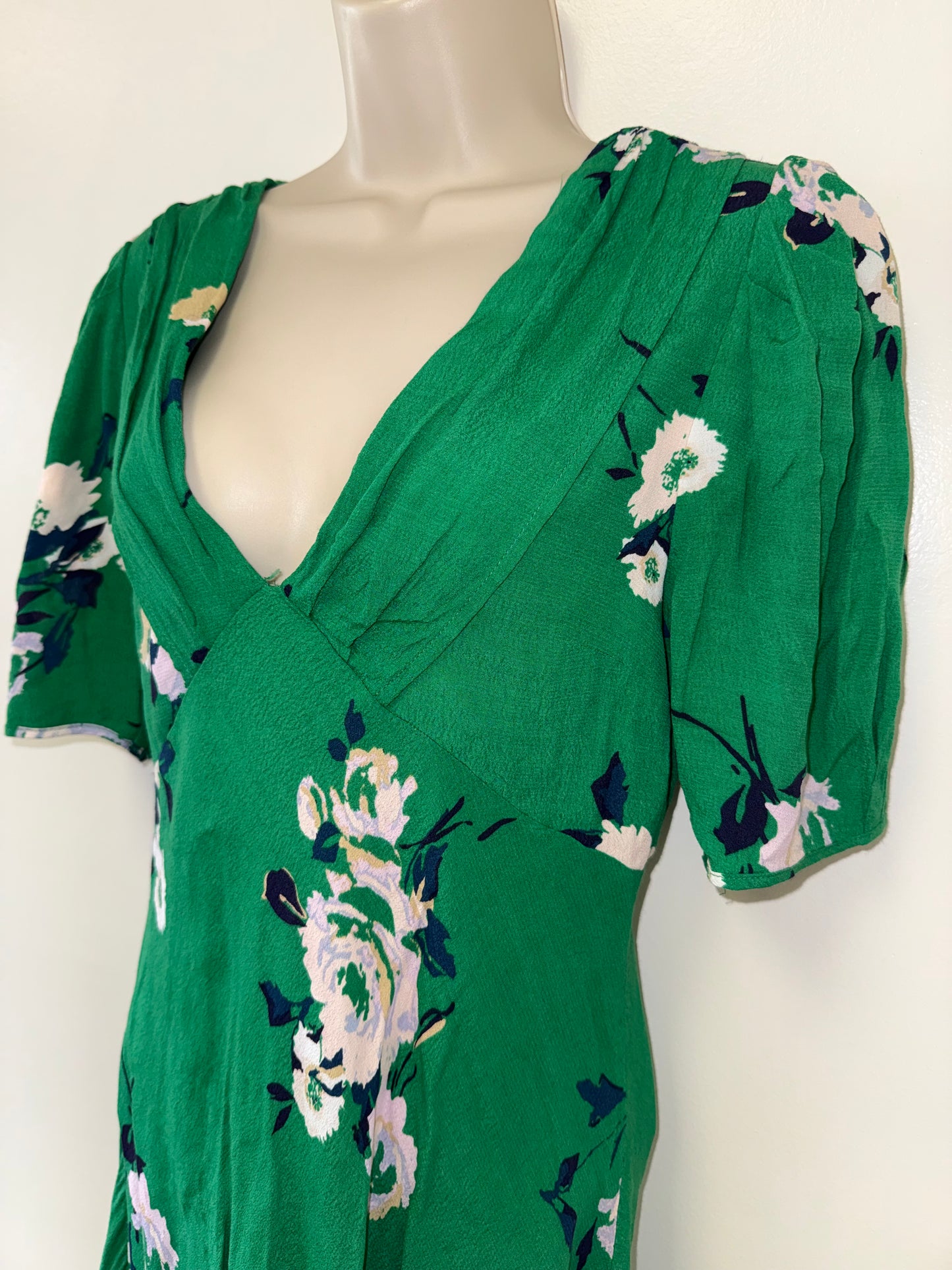 Free People (4) Green Floral V-Neck Midi Dress