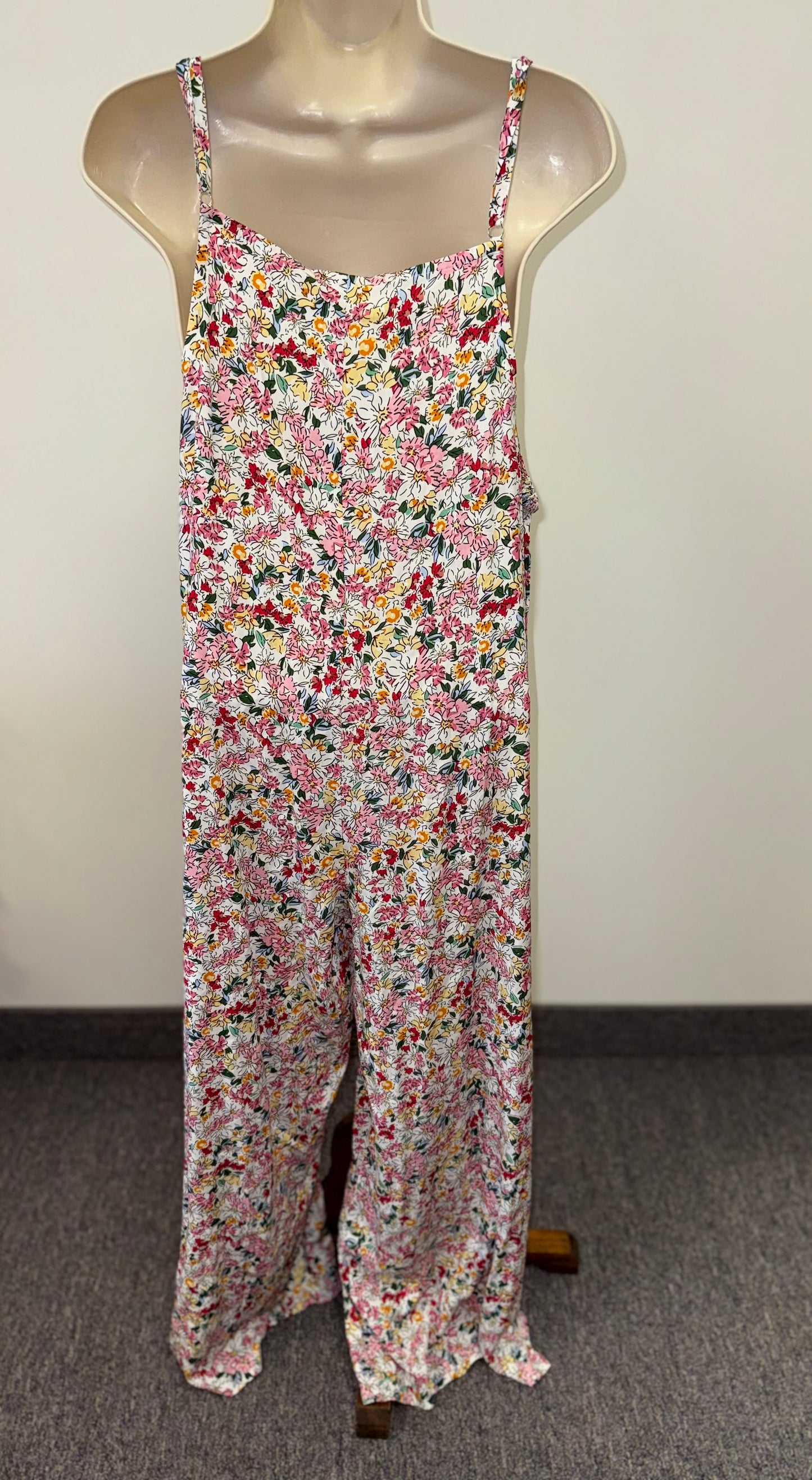 NWT New Style (Medium) Brand New Colorful Floral Jumpsuit with Pockets