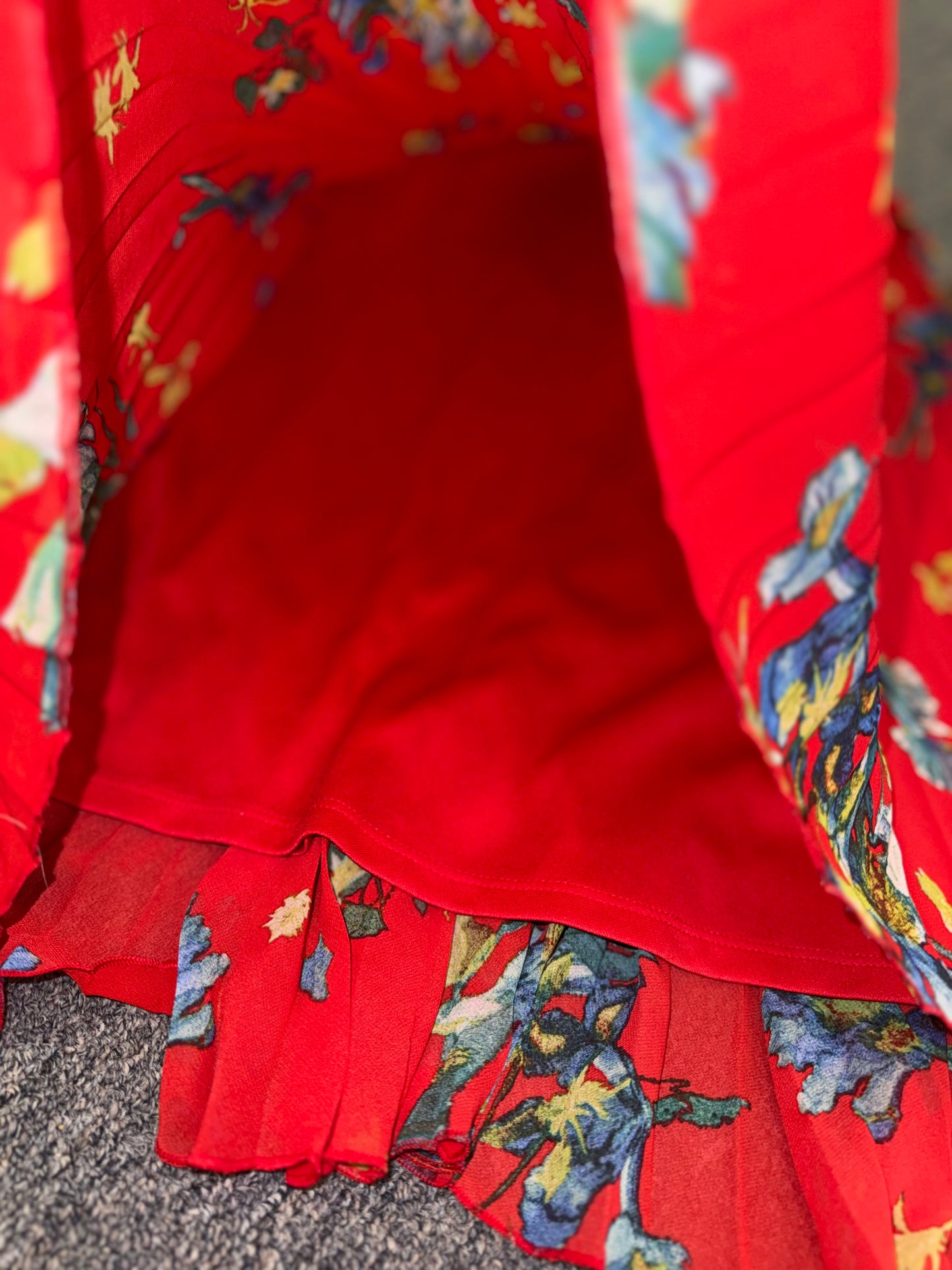 NWT Vince Camuto (Small) Brand New Red Floral Ribbed Flowy Maxi Skirt