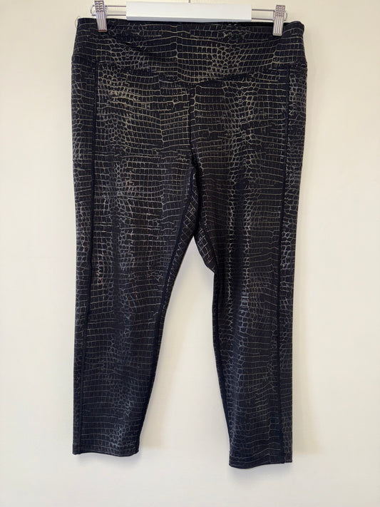 PINK Victoria's Secret Active (XL) Black//Grey Snake Scale Pattern Leggings