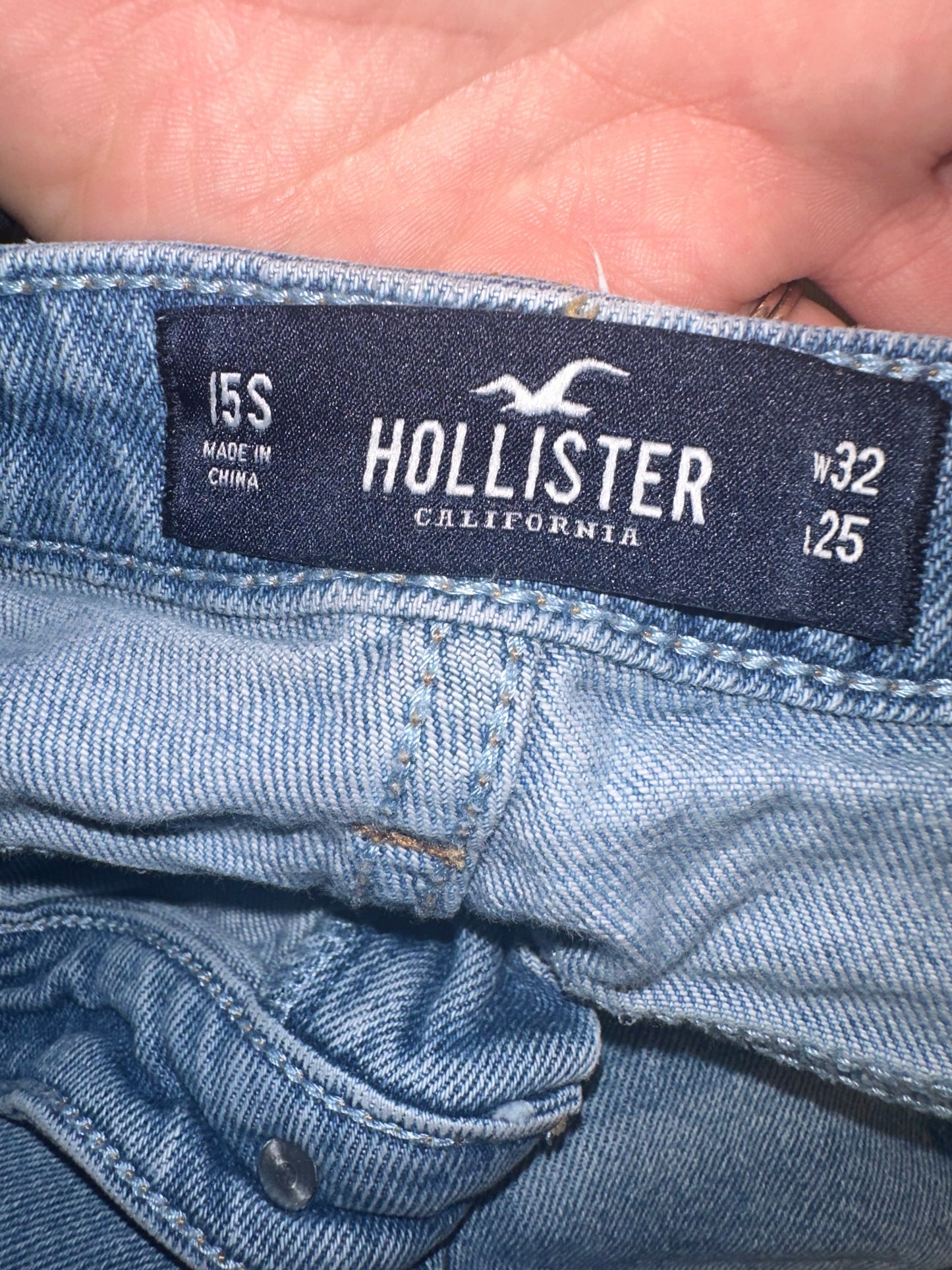 Hollister (15S) Ultra High Rise Mom Jeans with Hollister Vintage Stretch