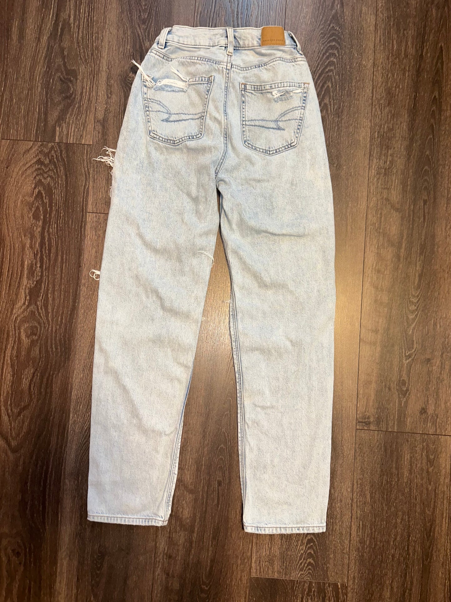 American Eagle Outfitters (00 Short) Light Wash Distressed Baggy Jeans