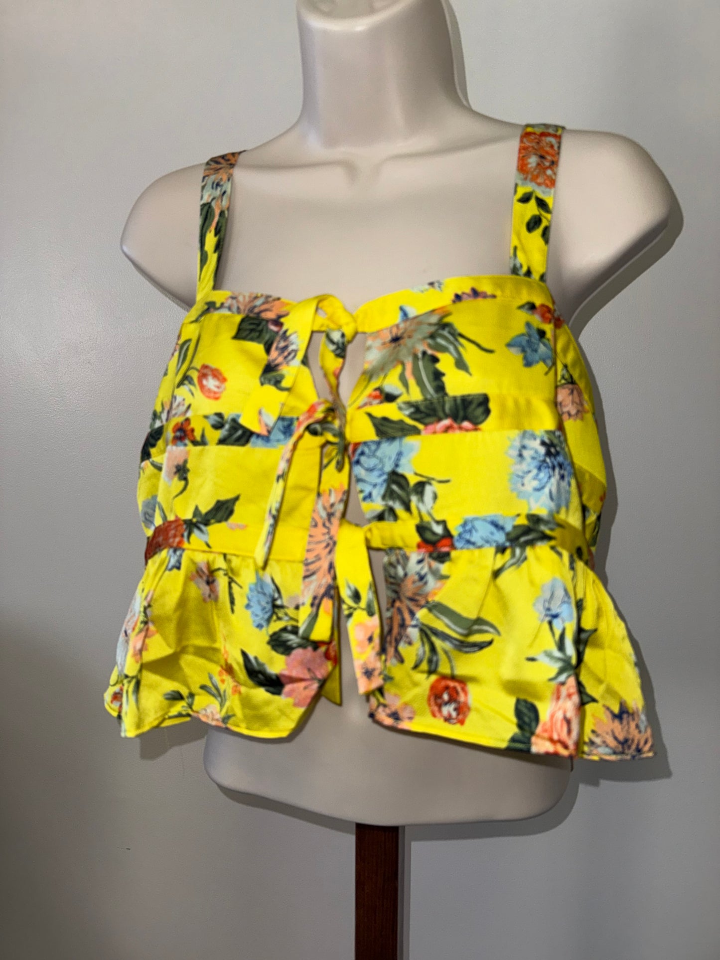 NWT J.O.A (Medium) Brand New Yellow Floral Tied Front Cropped Tank Top